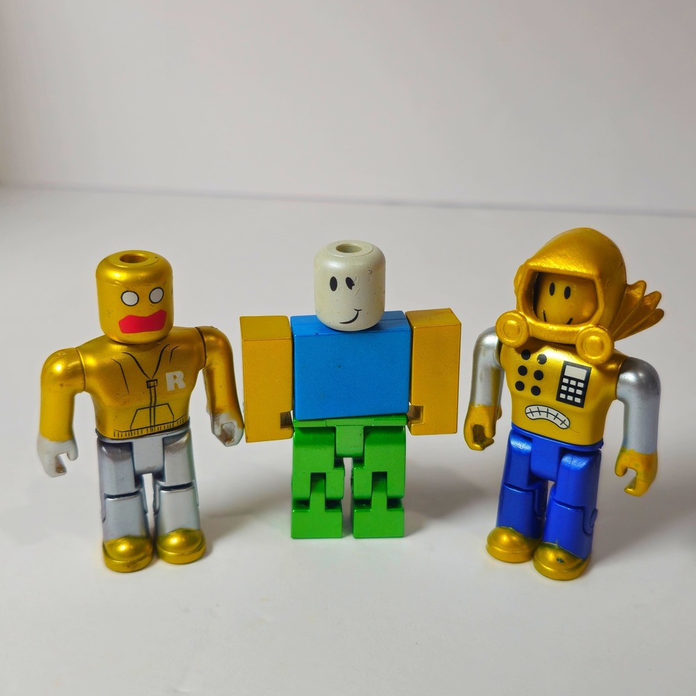 Roblox Action Figures Set of 3 Unisex OS Gold Blue Green Good Metallic Noob Lot
